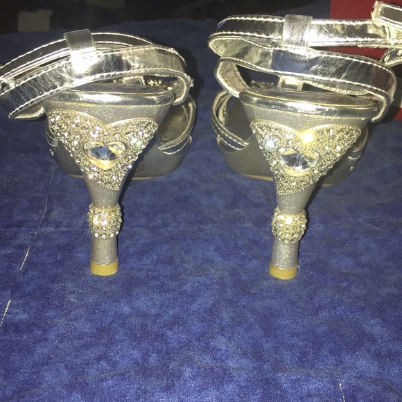 Glamour-29 - Picture 2 of 2